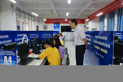 融技賦能·賽教共生 重慶城市管理職業(yè)學(xué)院承辦全國電子信息服務(wù)業(yè)職業(yè)技能電子商務(wù)師競賽紀(jì)實(shí)